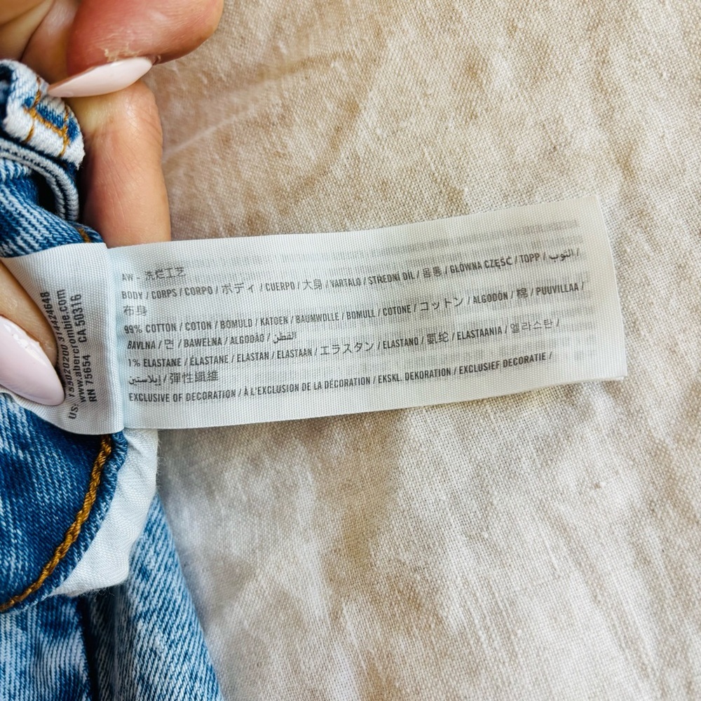 Abercrombie & Fitch Women's High Rise Light Blue Jeans - Picture 5 of 9